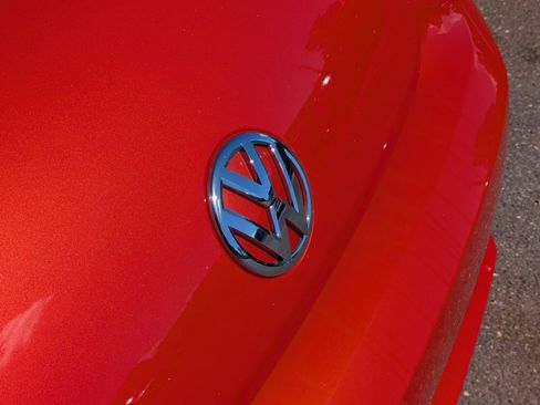 Used 2019 Volkswagen Beetle 2.0T S image 13