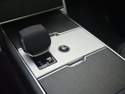 Used 2025 Land Rover Range Rover SE image 21