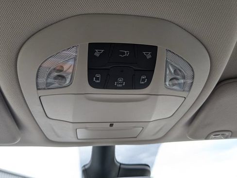 Used 2024 Chrysler Pacifica Touring-L FWD image 27