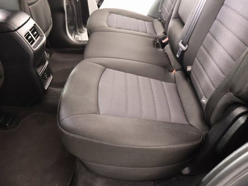 Used 2021 Ford Edge SE image 12