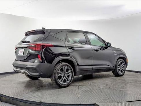 Used 2022 Kia Seltos LX AWD/4WD image 8