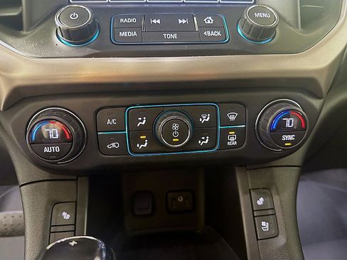 Used 2017 GMC Acadia Denali image 18