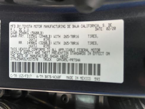 Used 2020 Toyota Tacoma TRD Off-Road AWD/4WD image 31