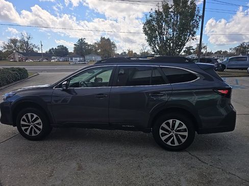 Used 2025 Subaru Outback Premium image 21