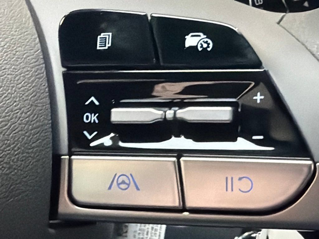 New 2026 Hyundai Elantra SE FWD image 19