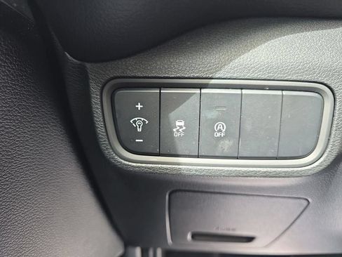 Used 2025 Kia Soul LX w/ LX Technology Package FWD image 22