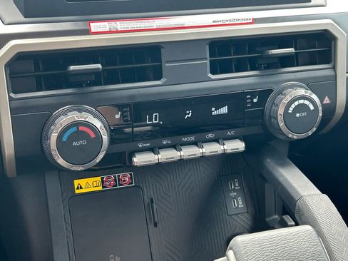 Certified 2025 Toyota Tacoma SR5 AWD/4WD image 32