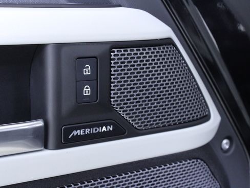 Used 2024 Land Rover Defender 110 S image 17