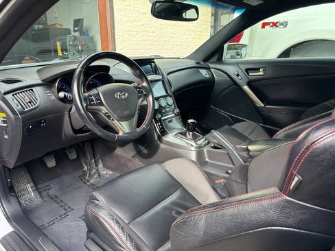 Used 2016 Hyundai Genesis Coupe 3.8 image 14