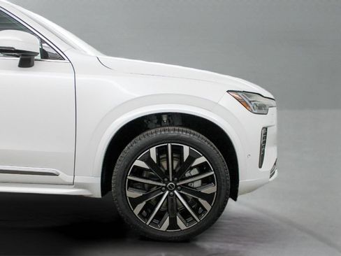 Used 2026 Volvo XC90 B5 Plus w/ Protection Package Premier AWD/4WD image 31
