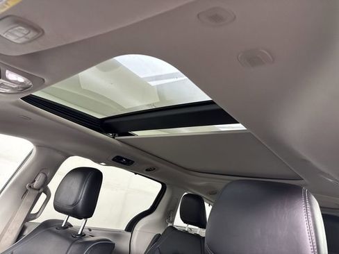 Used 2020 Chrysler Pacifica Limited w/ Advanced Safetytec Group FWD image 18
