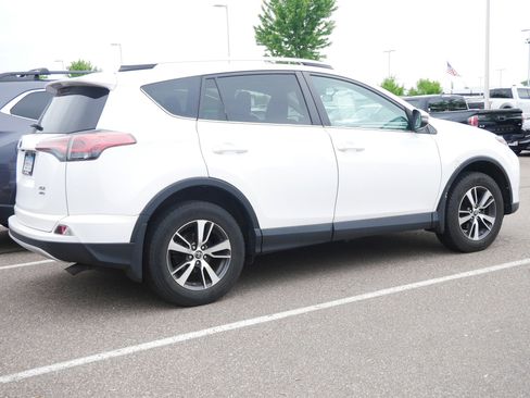 Used 2016 Toyota RAV4 XLE AWD/4WD image 4