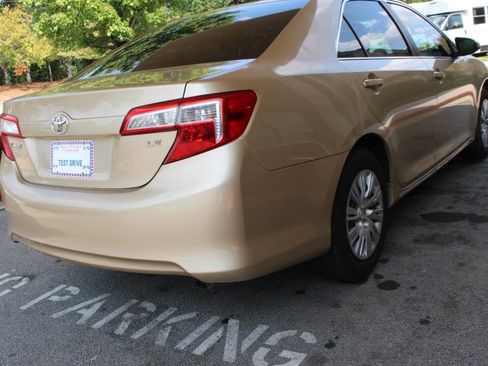 Used 2012 Toyota Camry LE image 22