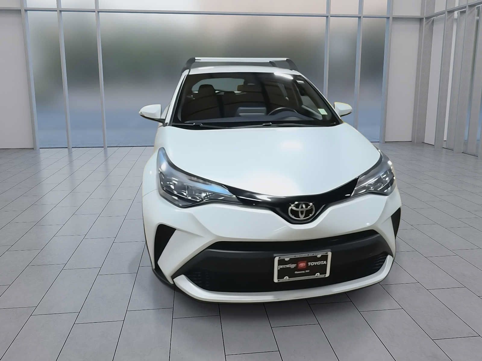 Used 2022 Toyota C-HR XLE FWD image 3