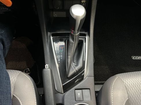 Used 2017 Toyota Corolla LE w/ Carpet Mat Package (TMS) FWD image 27