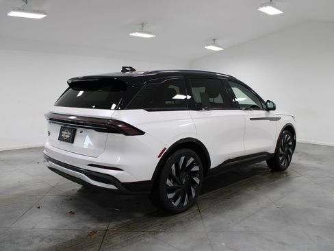 New 2026 Lincoln Nautilus Reserve w/ Jet Appearance Package AWD/4WD image 8
