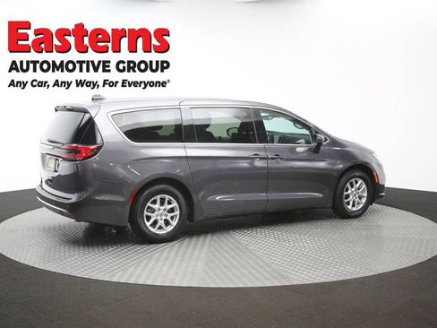 Used 2023 Chrysler Pacifica Touring-L FWD image 43