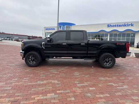 Used 2019 Ford F250 XLT w/ XLT Premium Package AWD/4WD image 3