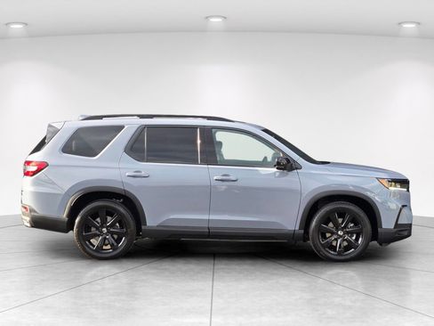 Used 2025 Honda Pilot Black Edition image 8