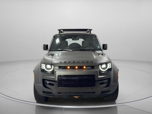 Used 2025 Land Rover Defender 110 image 9