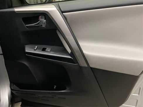 Used 2018 Toyota RAV4 Limited image 27