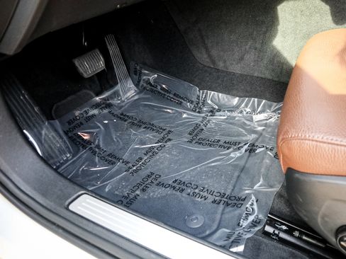 Used 2025 Volvo V60 B5 Cross Country Plus image 16