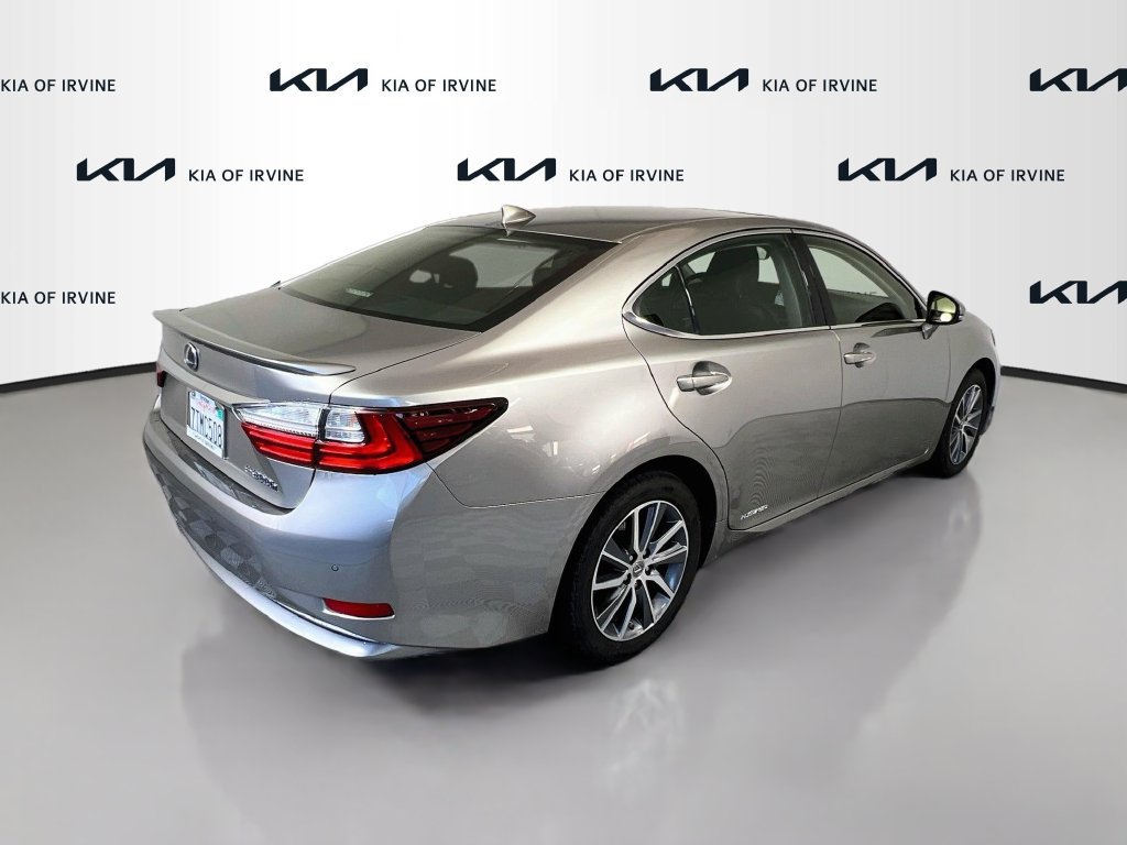 Used 2016 Lexus ES 300h w/ Luxury Package w/Wood Trim FWD image 8
