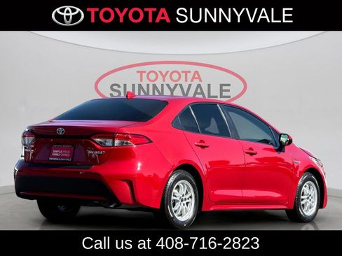 Used 2021 Toyota Corolla LE FWD image 3
