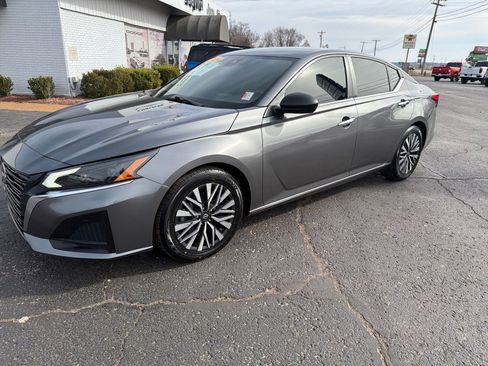 Used 2024 Nissan Altima 2.5 SV image 4