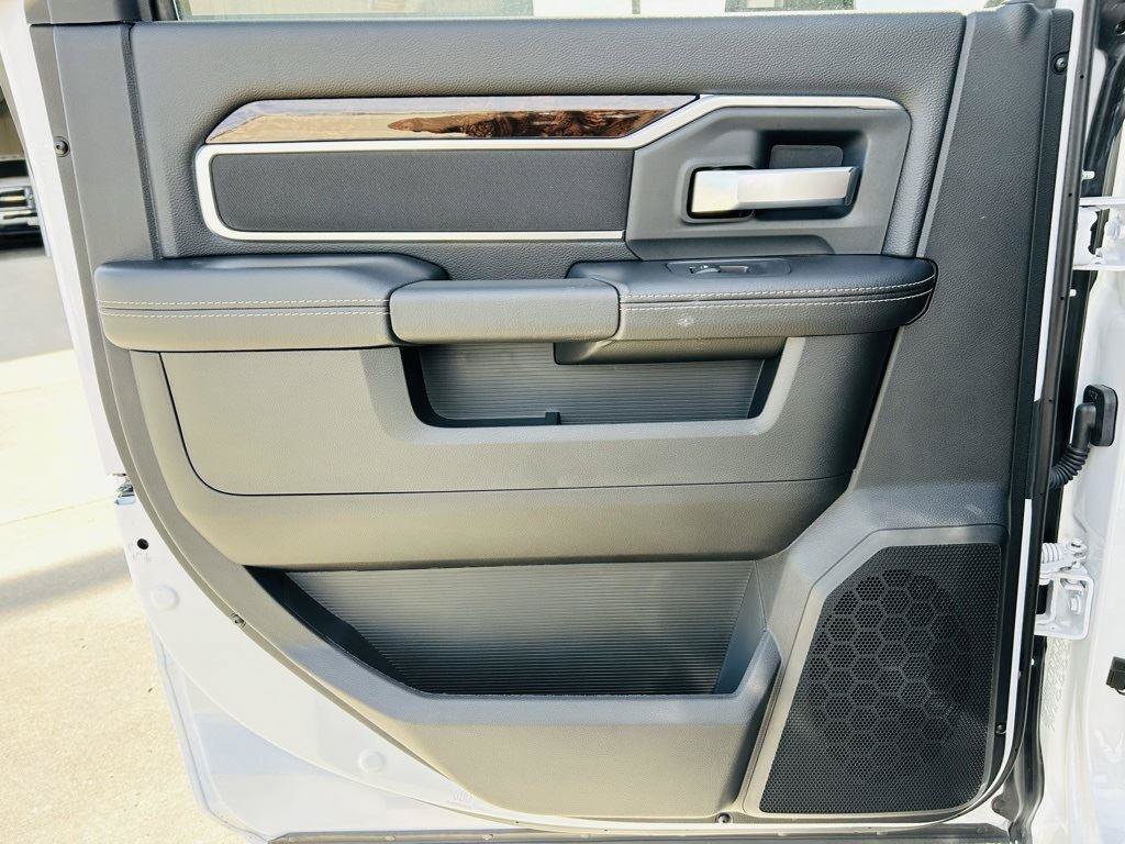 New 2025 RAM 3500 Big Horn AWD/4WD image 25