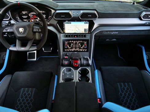Used 2023 Lamborghini Urus Performante AWD/4WD image 7