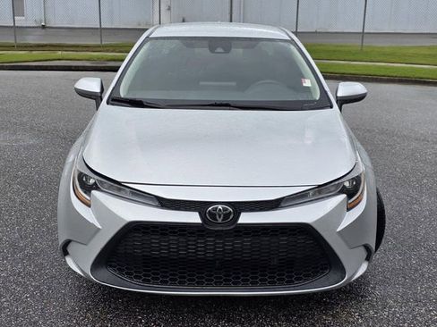 Used 2022 Toyota Corolla LE FWD image 2