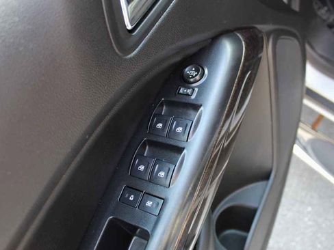 Used 2016 GMC Canyon SLT image 14