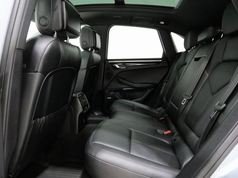 Used 2019 Porsche Macan image 25