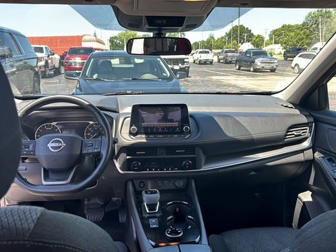 Used 2025 Nissan Rogue SV AWD/4WD image 17