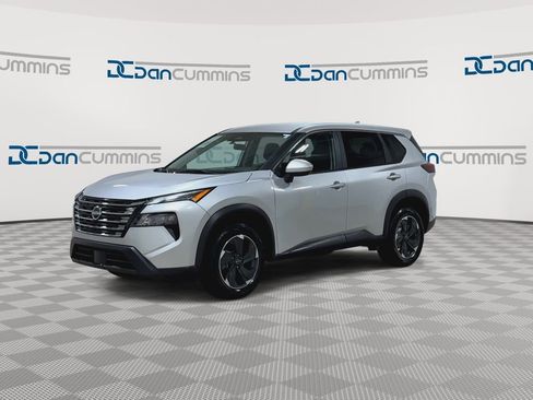 Used 2024 Nissan Rogue SV FWD image 4