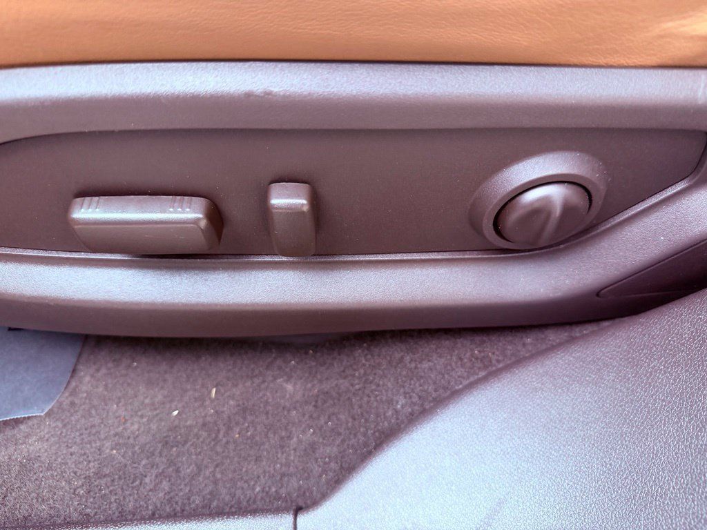 Used 2017 Buick Enclave Premium w/ Experience Buick Package FWD image 20