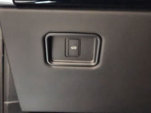 New 2026 Land Rover Range Rover Long Wheelbase SE AWD/4WD image 36
