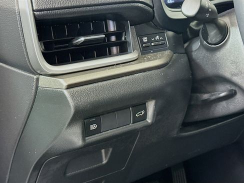 Used 2025 Toyota Grand Highlander AWD image 17