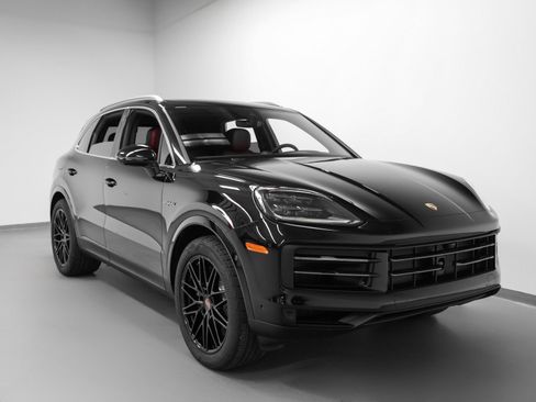 Certified 2026 Porsche Cayenne E-Hybrid AWD/4WD image 10