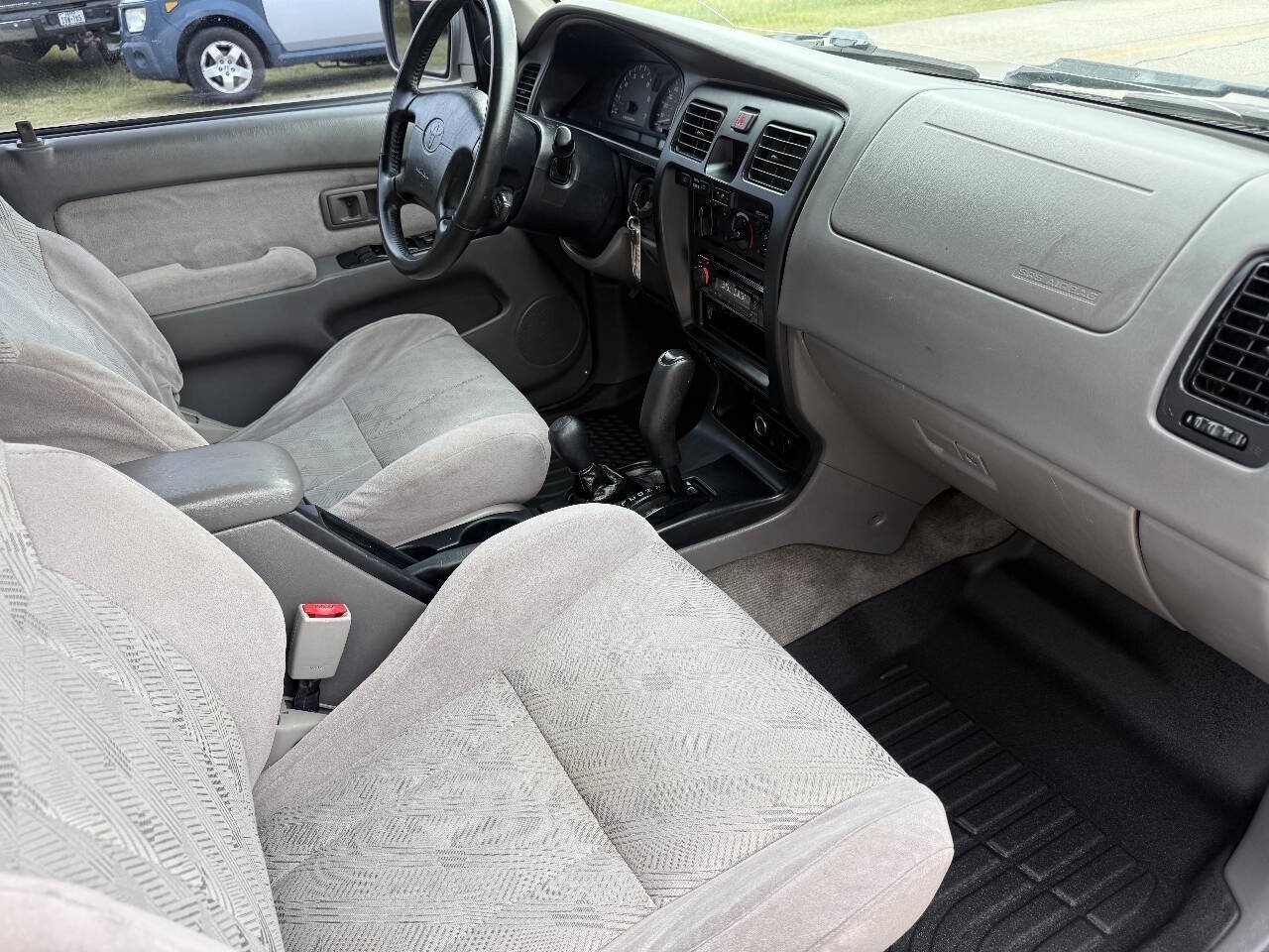Used 2001 Toyota 4Runner SR5 AWD/4WD image 31