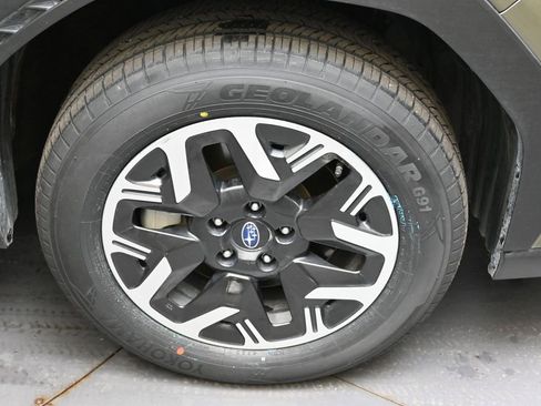Certified 2025 Subaru Forester Premium AWD/4WD image 10
