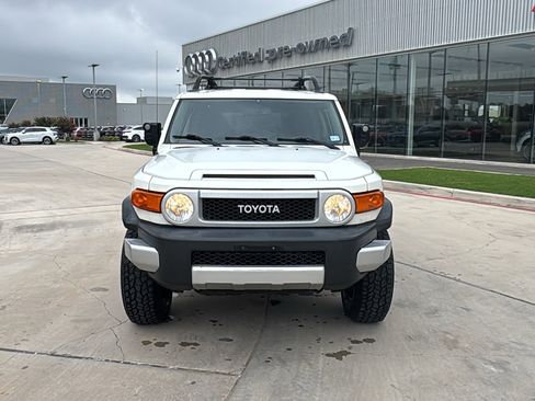 Used 2012 Toyota FJ Cruiser 2WD w/ Convenience Pkg image 2