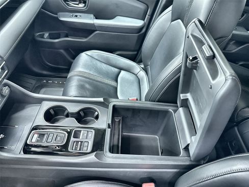 Used 2025 Honda Pilot EX-L image 18