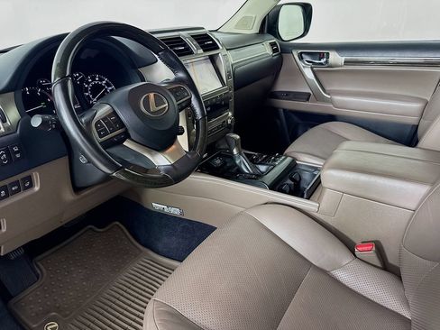 Used 2020 Lexus GX 460 Luxury w/ Accessory Package AWD/4WD image 9