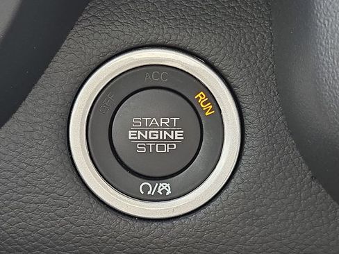 Used 2024 RAM 1500 Laramie AWD/4WD image 20