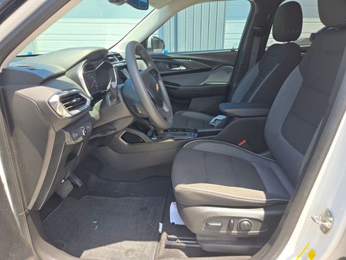 Certified 2022 Chevrolet TrailBlazer LT w/ Convenience Package FWD image 9