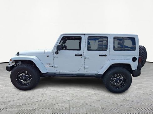 Used 2017 Jeep Wrangler Unlimited Sahara w/ Connectivity Group AWD/4WD image 4