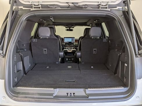 Used 2023 Lincoln Navigator Reserve AWD/4WD image 32