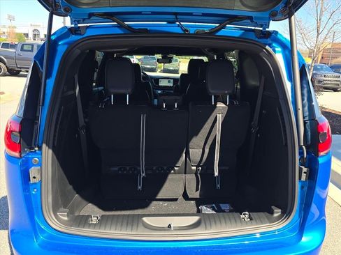 New 2026 Chrysler Pacifica Select image 9